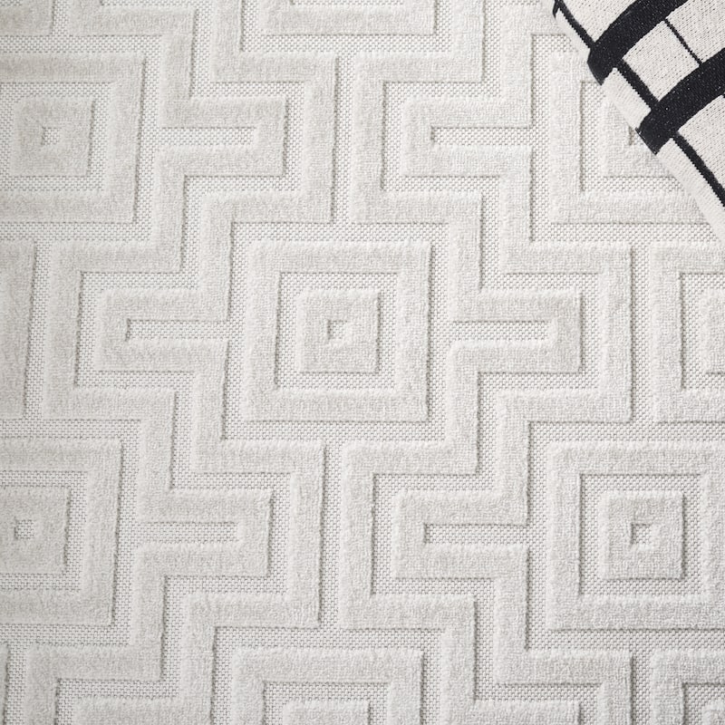 SAFAVIEH Stella Yevgeniya Indoor/Outdoor Waterproof Patio Backyard Rug