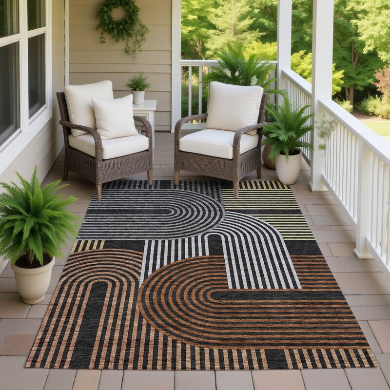 Machine Washable Indoor/ Outdoor Modern Basehor Chantille Rug