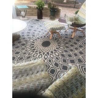 Safavieh Courtyard Marylyn Indoor/ Outdoor Rug