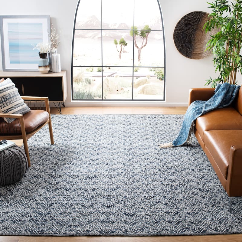 SAFAVIEH Handmade Kilim Wafa Wool Rug - 5' x 8' - Navy