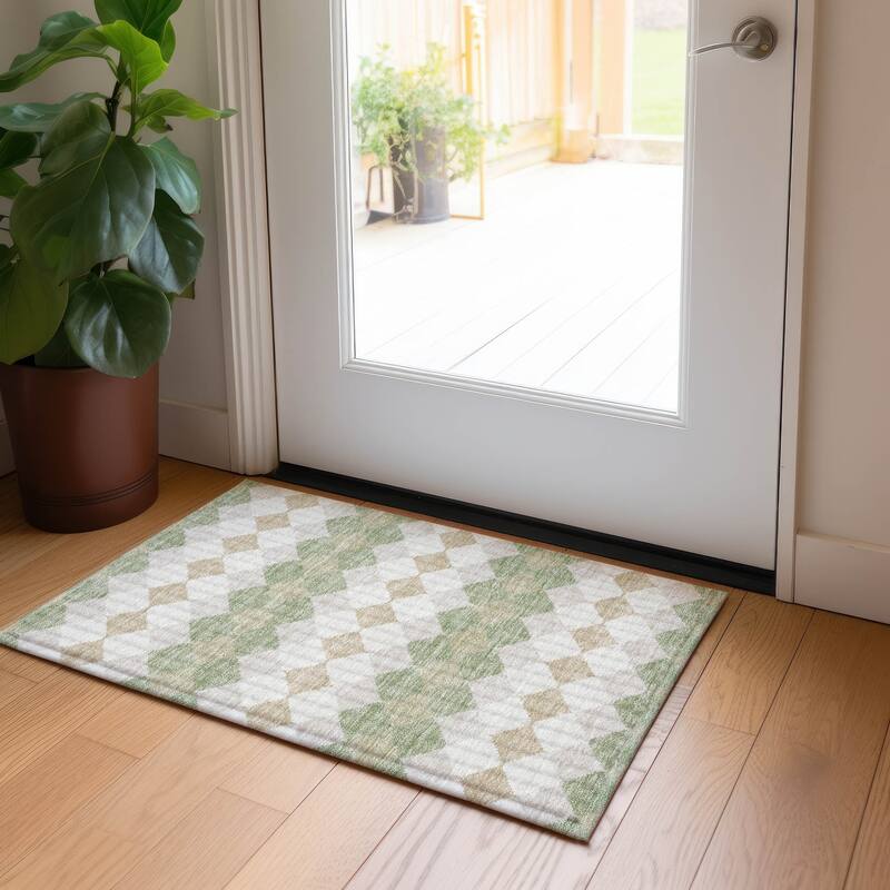 Machine Washable Indoor/ Outdoor Modern Mosaic Chantille Rug
