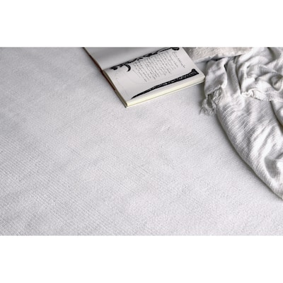 Exquisite Rugs Pavia Modern Handmade Handloomed Silky Nylon White Area Rug