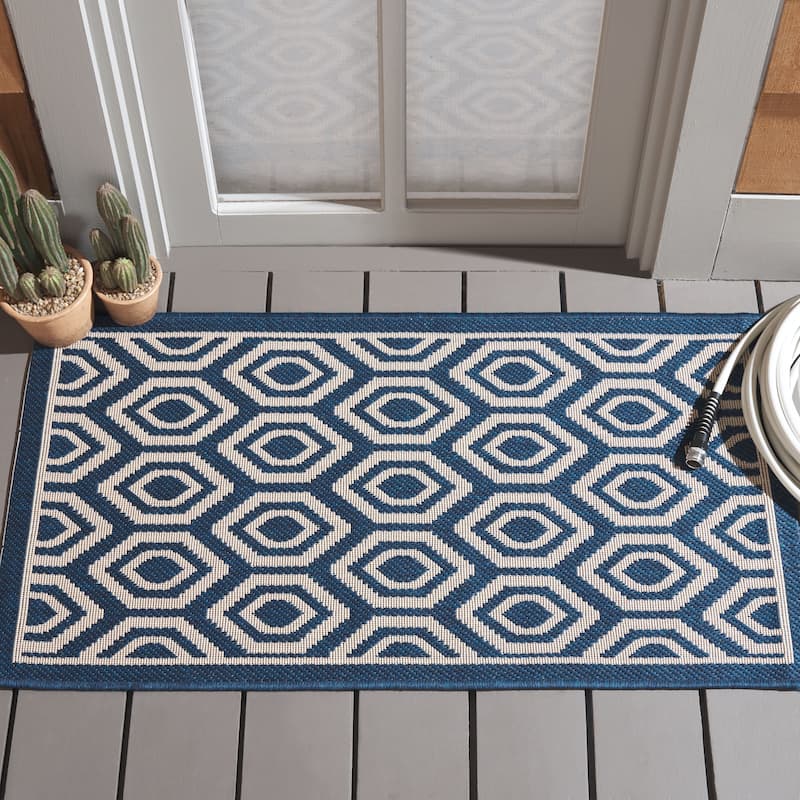 SAFAVIEH Courtyard Carolee Indoor/ Outdoor Patio Backyard Rug