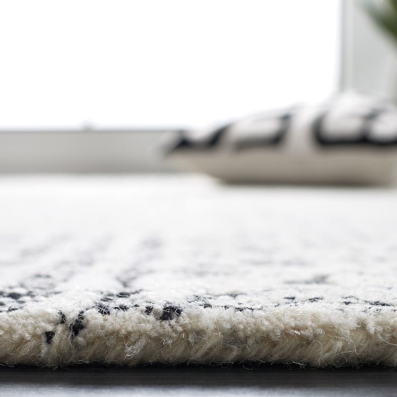 SAFAVIEH Handmade Abstract Edmonde Modern Tribal Wool Rug