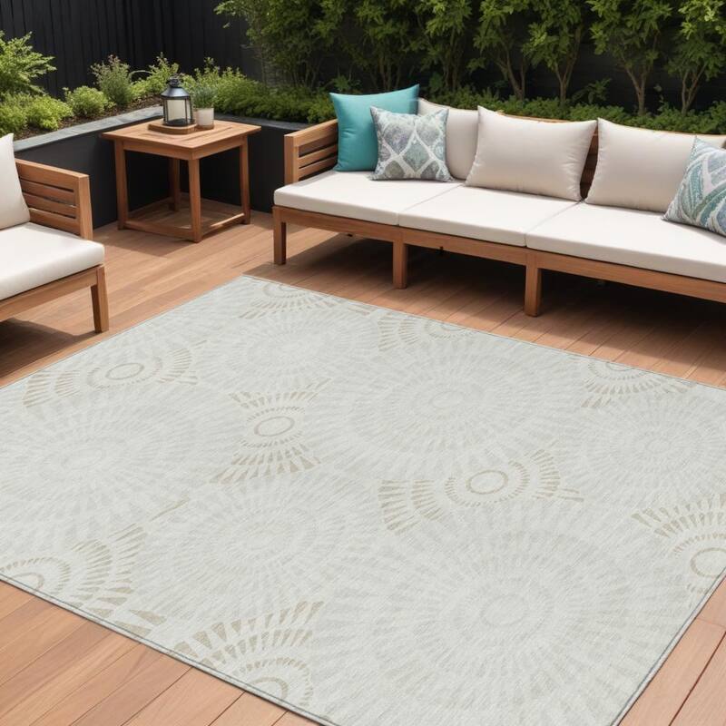 HomeRoots Geometric Transitional Rectangle Outdoor Rug - 8' X 10'