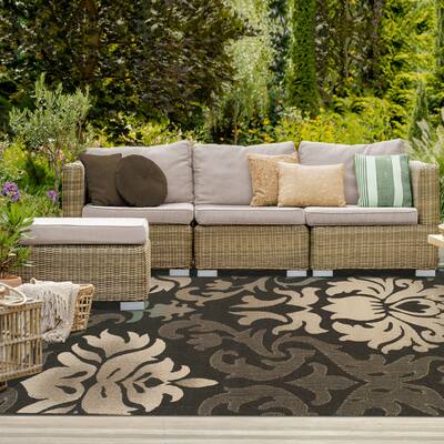 Ornamental Traditional Damask Indoor/ Outdoor Area Rug by Superior
