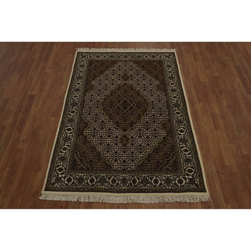 Hand Knotted Oriental 100% Wool Carpet Traditional Medallion Beige & Ivories Tabriz Area Rug - 6' 0'' X 4' 0''