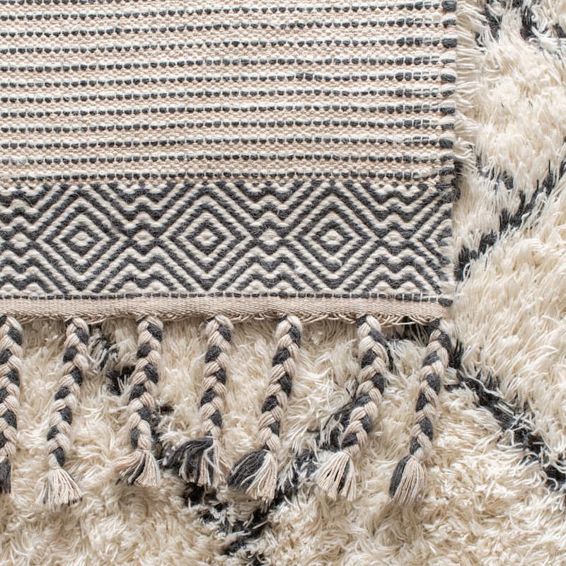 SAFAVIEH Handmade Casablanca Shag Efstathia Tribal Wool Rug