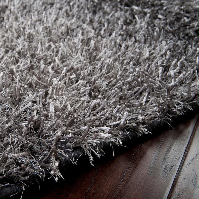 Hand-woven Raz Soft Plush Shag Area Rug (5' x 8')
