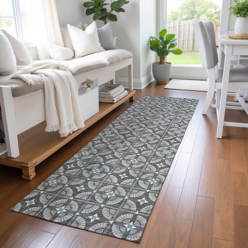 Machine Washable Indoor/ Outdoor Modern Roeland Chantille Rug