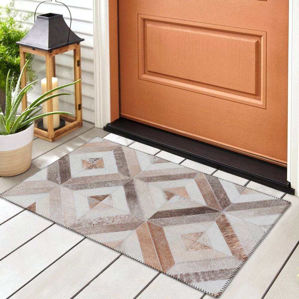 Indoor/ Outdoor Laredo Geometric Faux Hide Patchwork Washable Area Rug