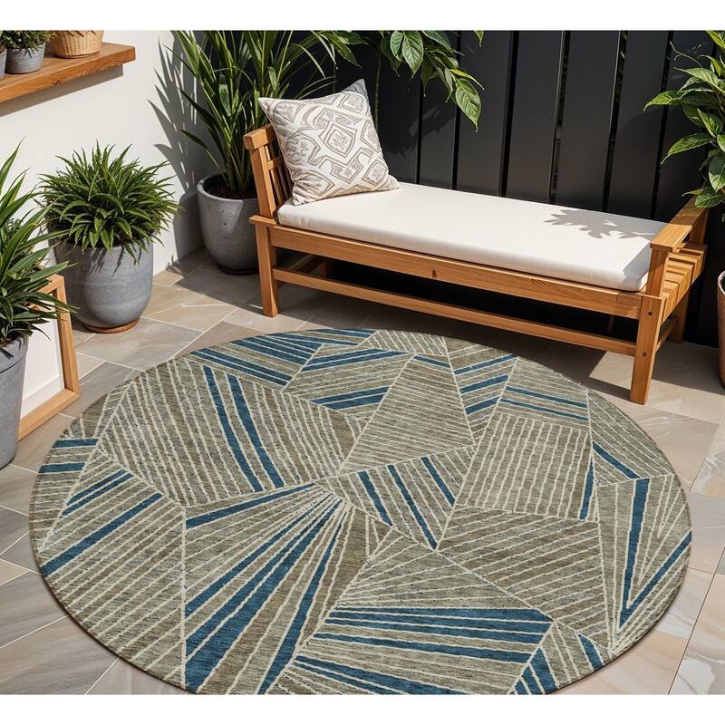 HomeRoots Geometric Transitional Rectangle Outdoor Rug - 8' Round