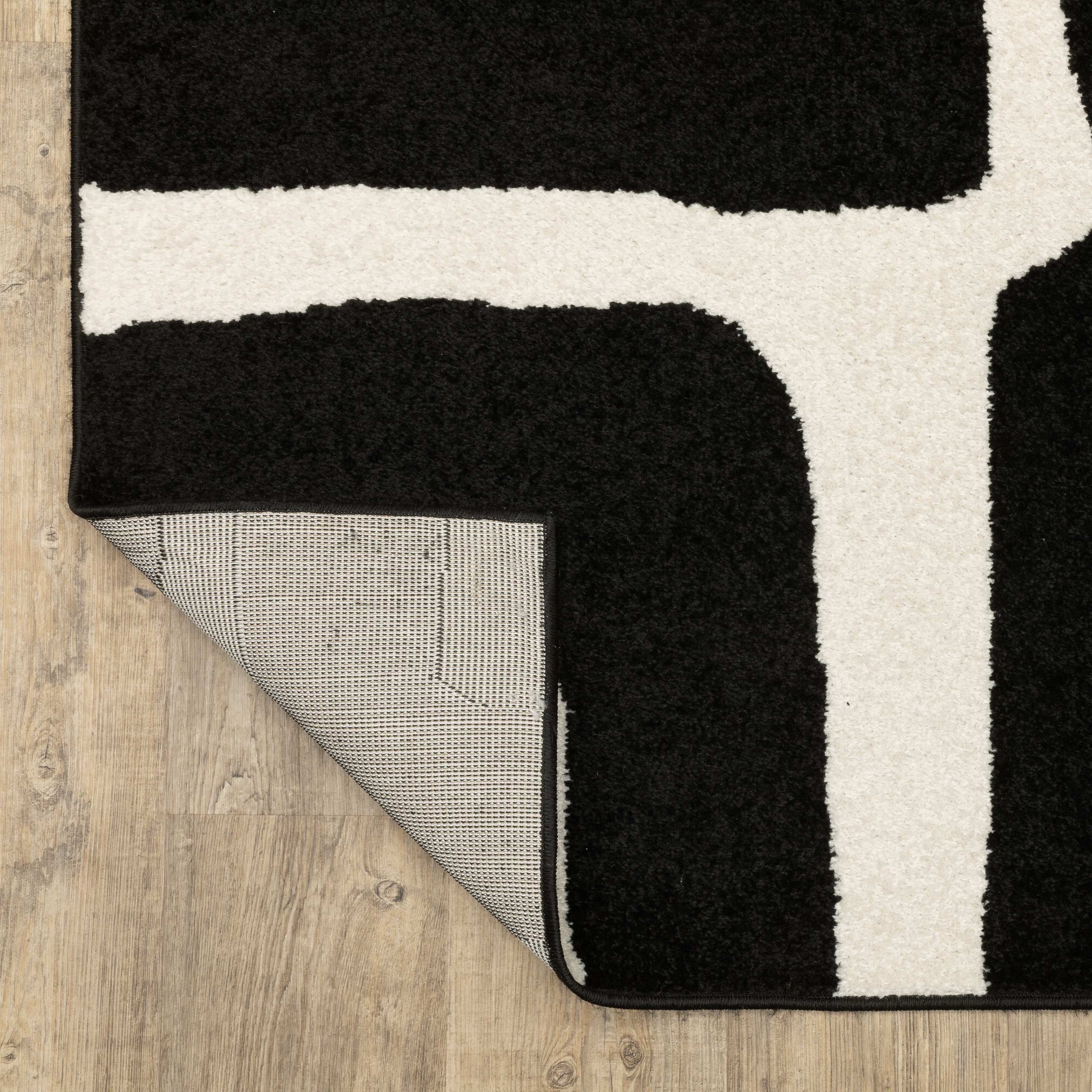 Quartz Abstract Maze Black/ Ivory Area Rug
