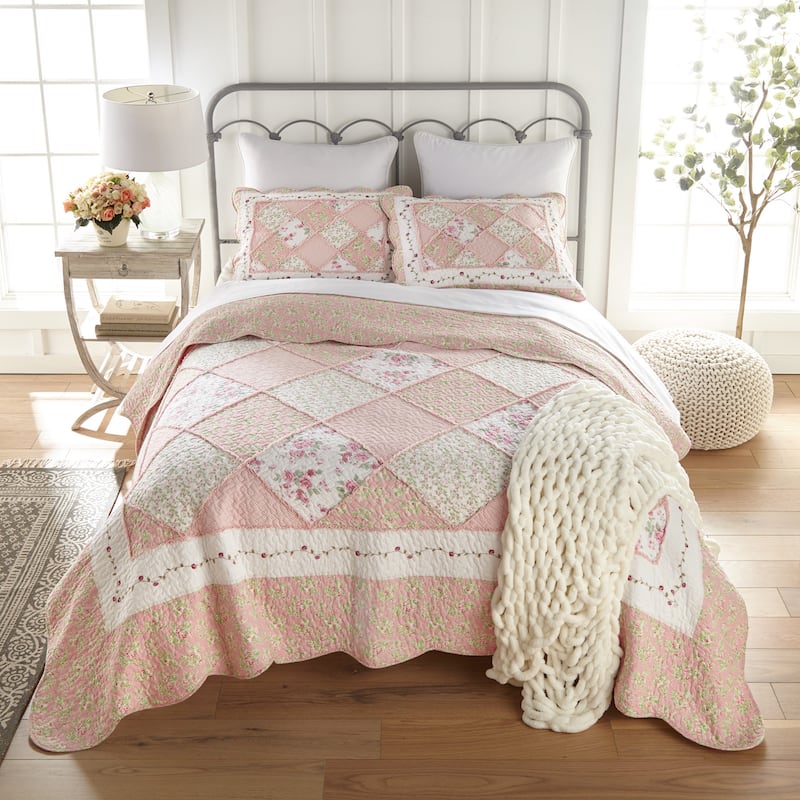 Donna Sharp Strawberry Garden Cotton Quilt Collection