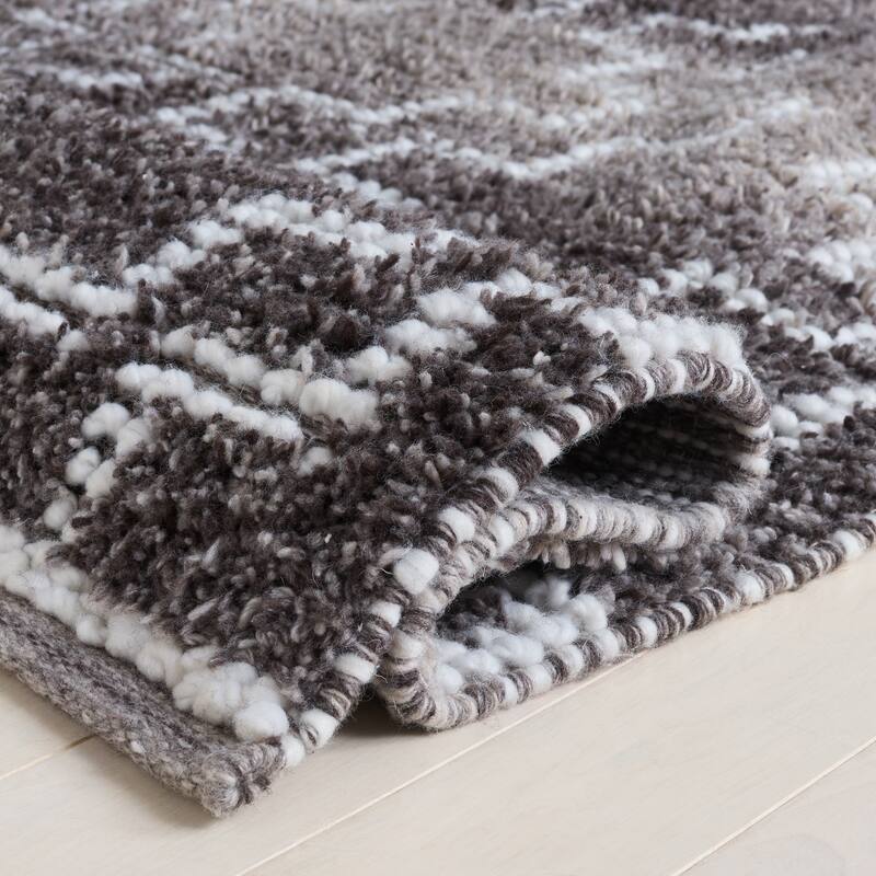 SAFAVIEH Handmade Vermont Greti Southwestern Rug