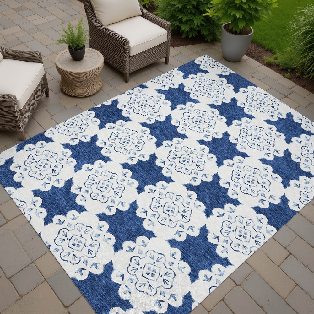 Machine Washable Indoor/ Outdoor Global Motif Chantille Rug