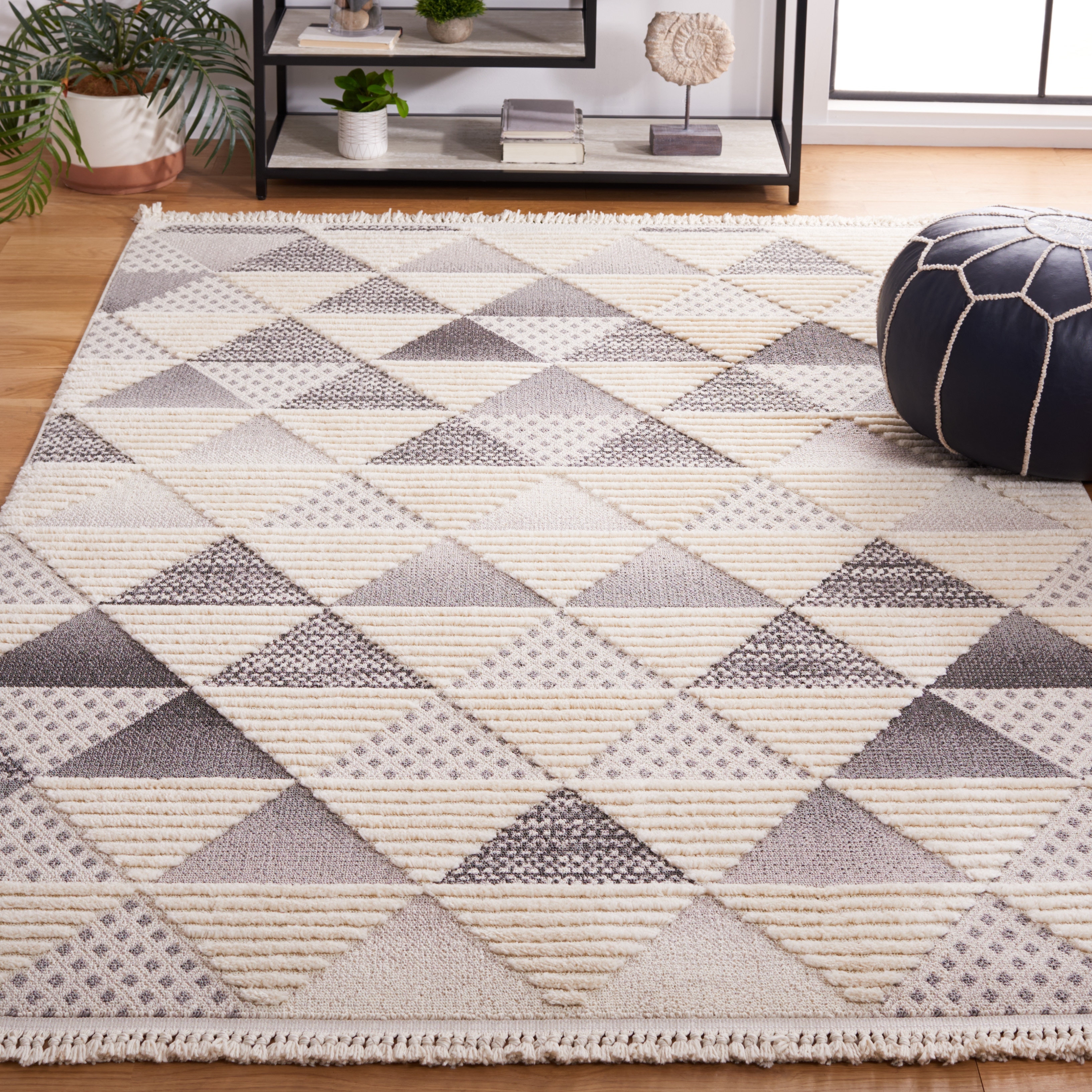 SAFAVIEH Urban Assumpta Modern Geometric Rug