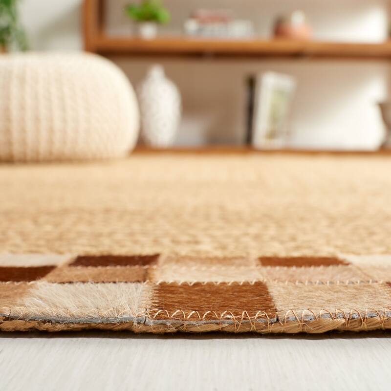 SAFAVIEH Handmade Natural Fiber Maleah Farmhouse Cowhide Leather Rug