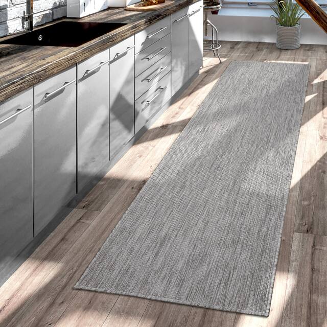 Variegated Waterproof Outdoor Rug for Patio - 2'8" x 8'2" - grey