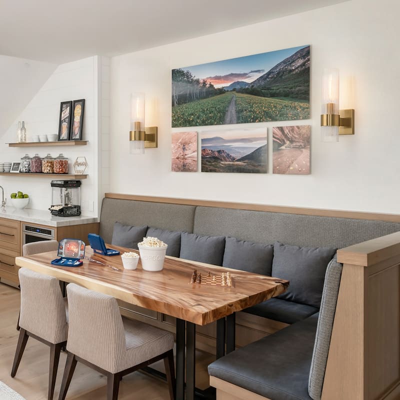 1-Light Modern Wall Sconce with Ribbed Glass Shade