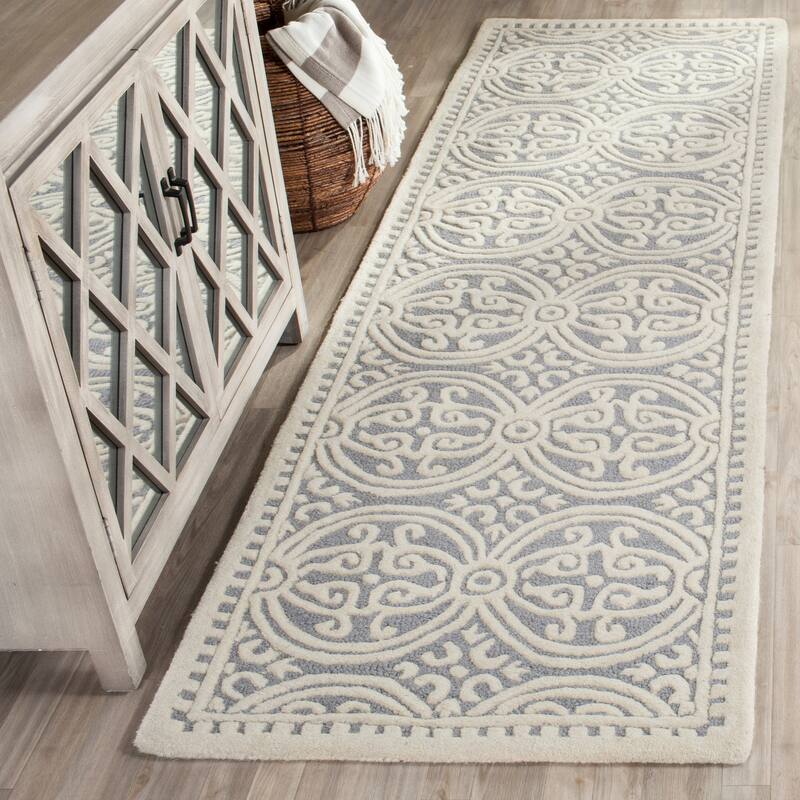 SAFAVIEH Handmade Cambridge Myrtis Moroccan Wool Rug - 2'6" x 14' Runner - Silver/Ivory