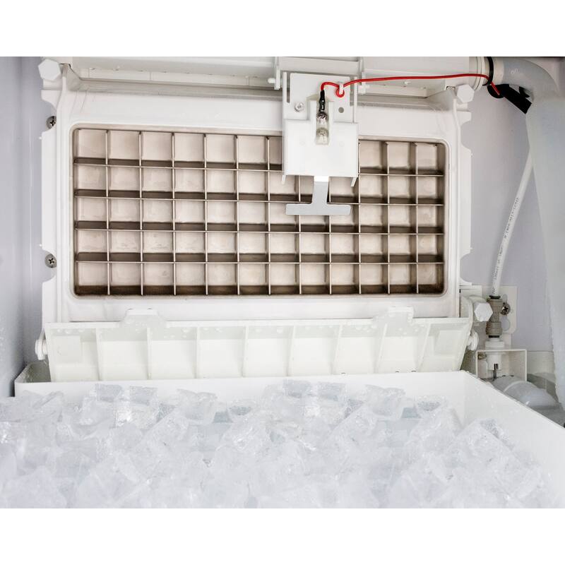 Summit 21 Inch Wide 27 Lbs. Capacity Free Standing Commercial Ice