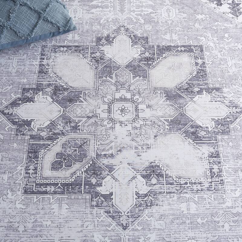 SAFAVIEH, Tucson Machine Washable Slip Resistant Therese Oriental Medallion