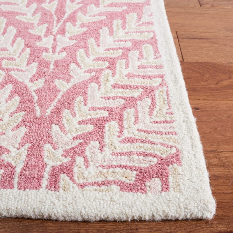 SAFAVIEH Handmade Capri Ilianka Wool Rug