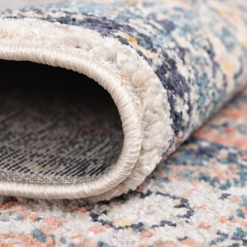 Traditional Nixa Collection Area Rug