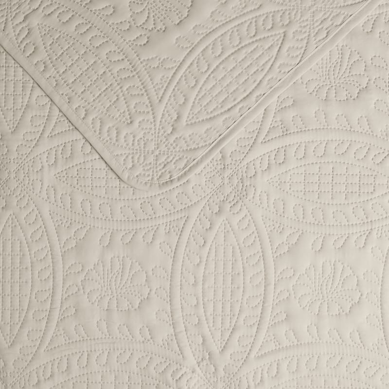 Traditions by Waverly Classic Medallion Pinsonic Quilted Solid Bed Set