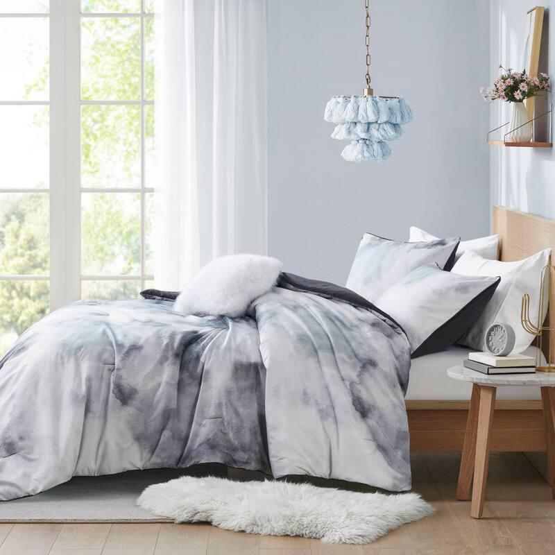 Intelligent Design Karissa Watercolor Tie Dye Printed Comforter Set with Throw Pillow