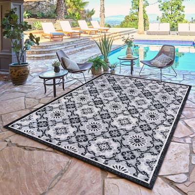 Gertmenian Fosel Chora Black Modern Floral Tile Indoor/ Outdoor High-Low Area Rug