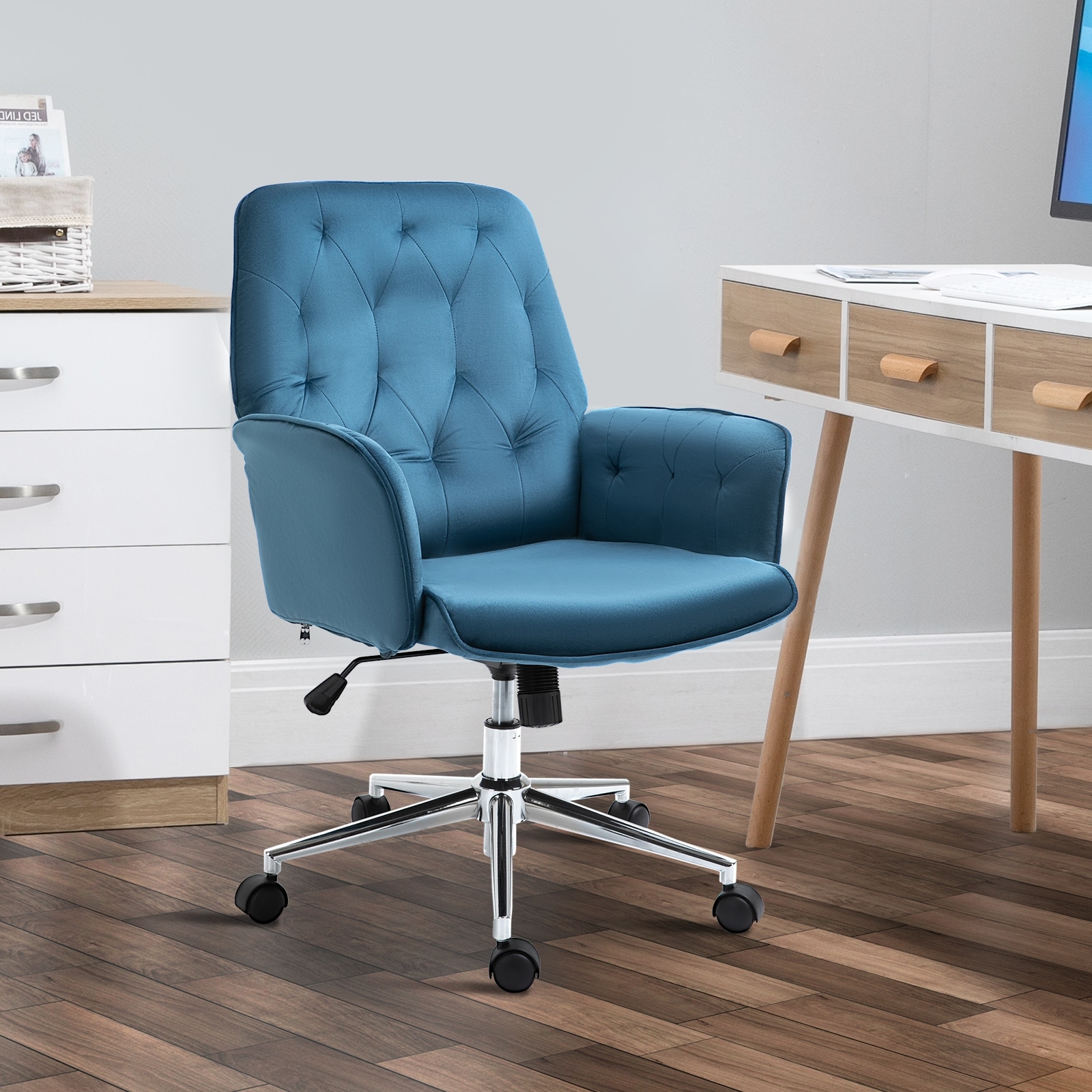 Tufted desk 2025 chair with arms