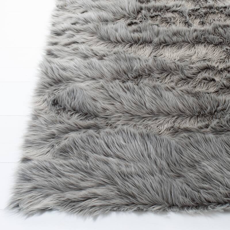 SAFAVIEH Faux Sheep Skin Alexandria 2.4-inch Thick Rug