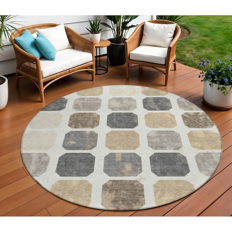 HomeRoots Geometric Transitional Rectangle Outdoor Rug - 8' Round