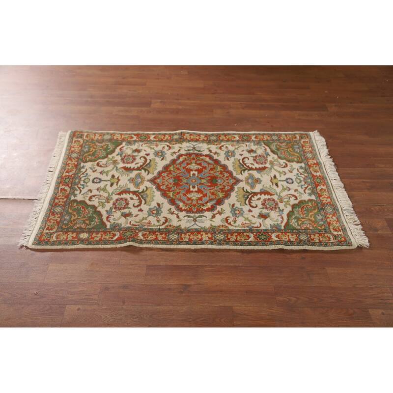 Floral Ivory Kashan Oriental Accent Rug Handmade Wool Carpet - 2'6" x 4'1"