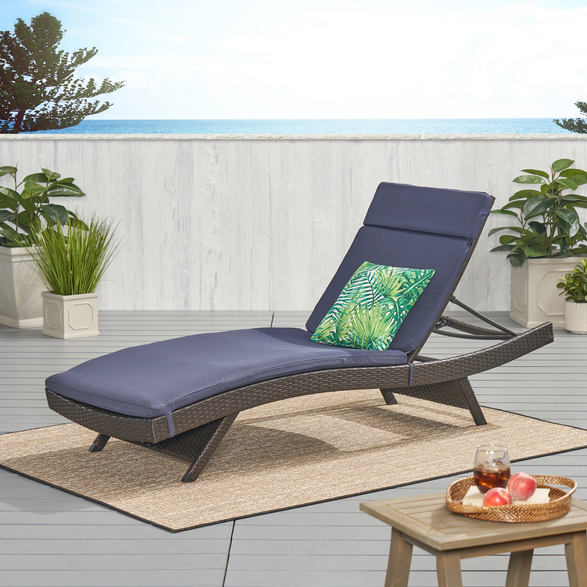 Salem wicker sales chaise lounge