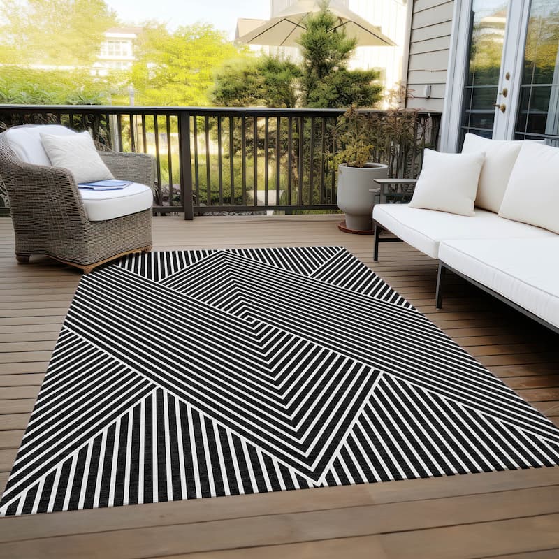 Machine Washable Indoor/ Outdoor Modern Geo Chantille Rug