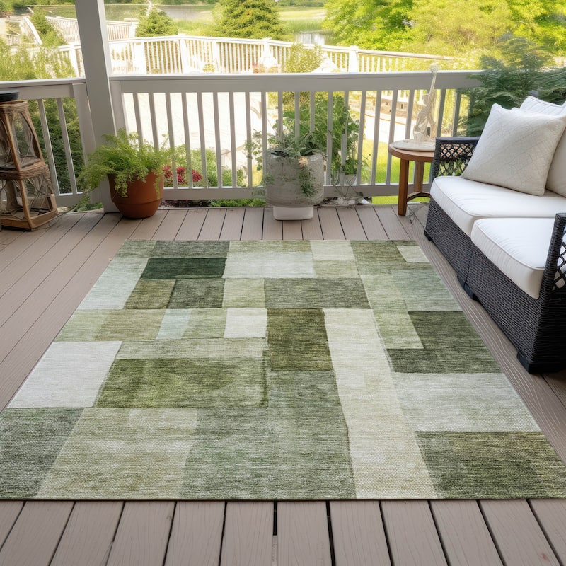 Machine Washable Indoor/ Outdoor Contemporary Geo Chantille Rug