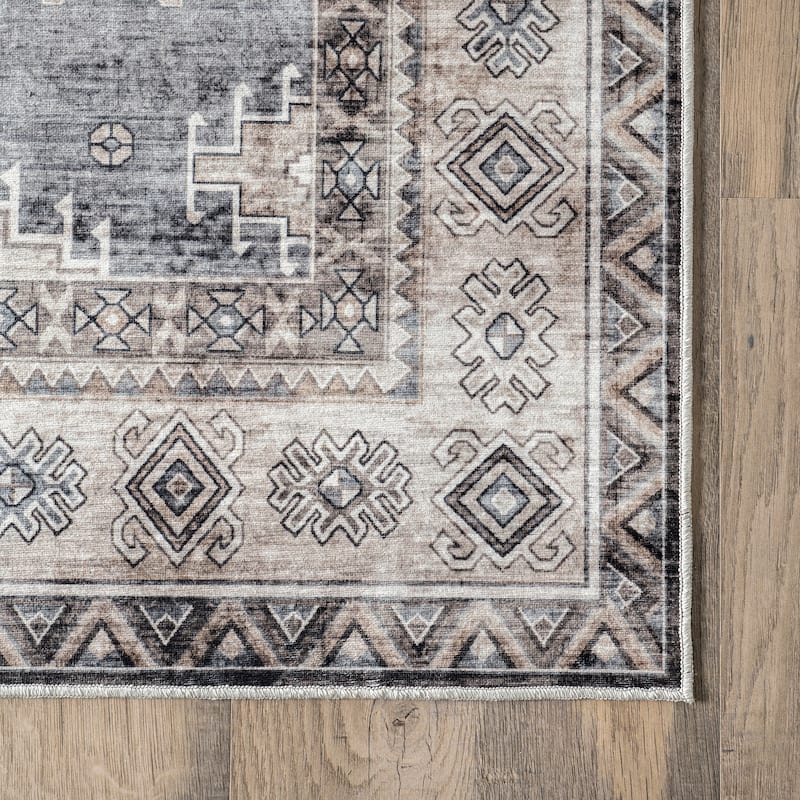 Nuloom Evelina Traditional SplashGuard Machine Washable Area Rug