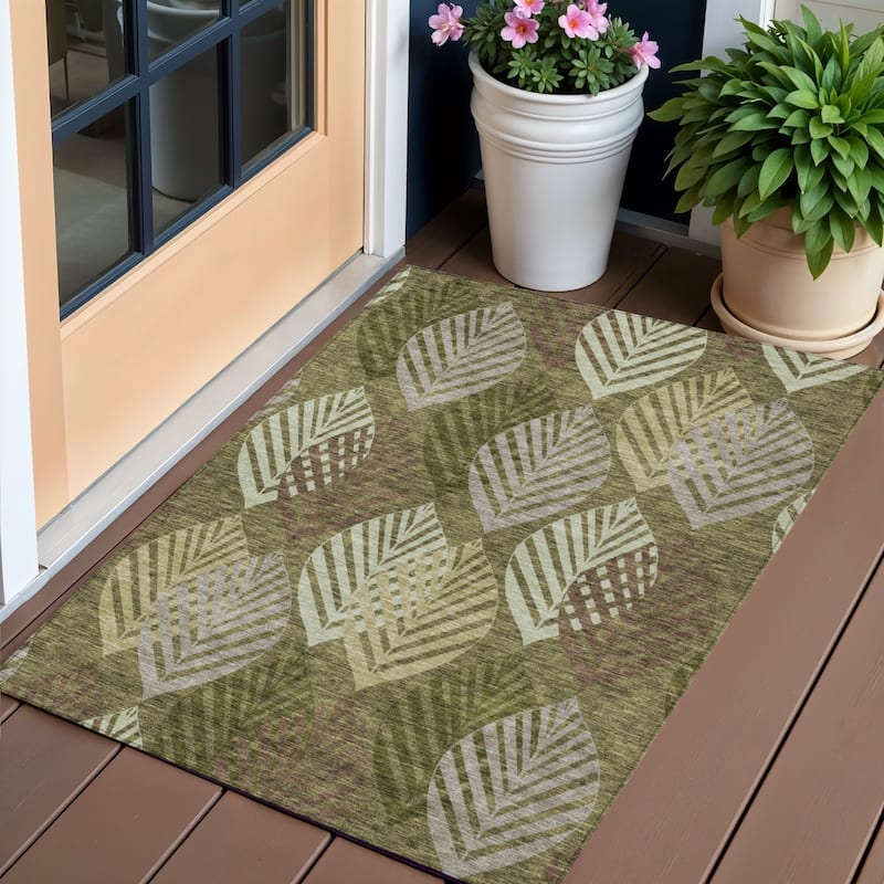 HomeRoots Floral Transitional Rectangle Outdoor Rug - 3' x 5'