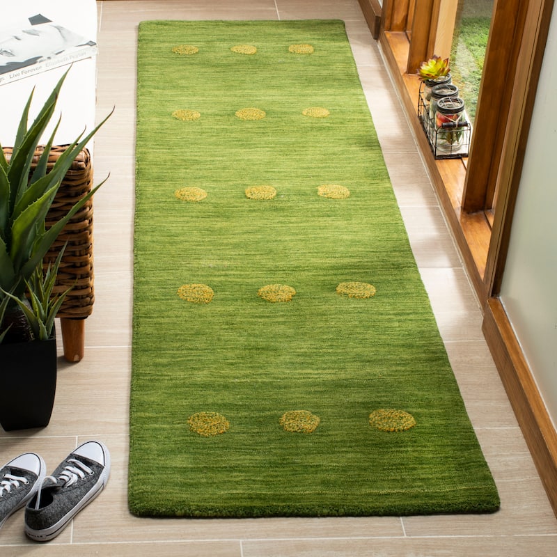 SAFAVIEH Handmade Himalaya Brittni Modern Wool Rug - 2' 3" x 6' - Green - Rectangle