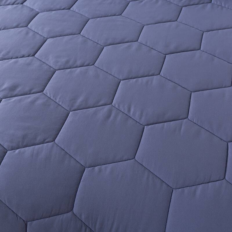 Honeycomb Color Contrast Stitched Lightweight Down Alternative Blanket