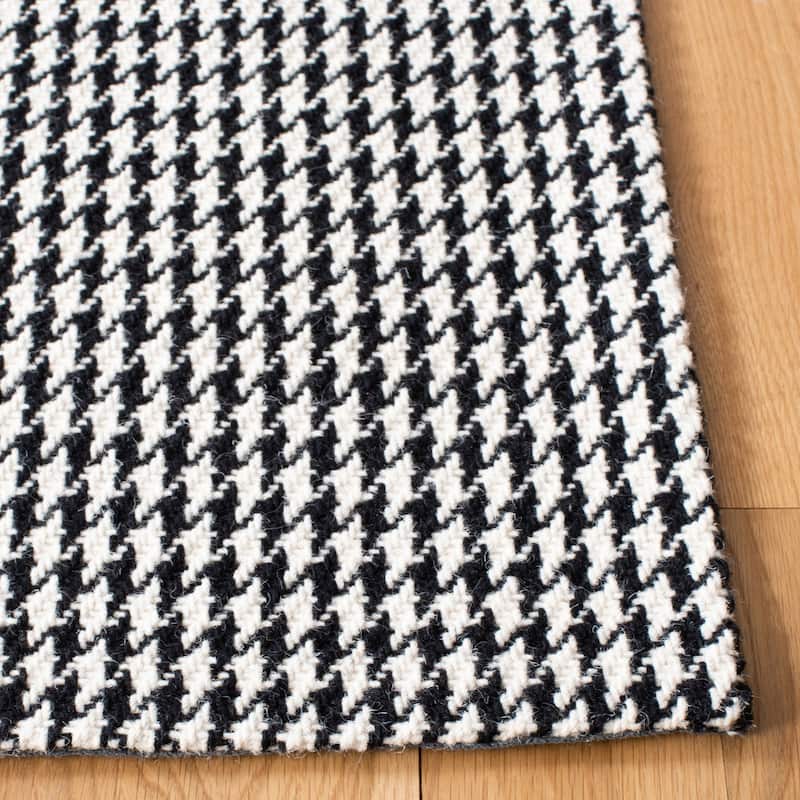 SAFAVIEH, Handmade Marbella Nahed Wool Rug