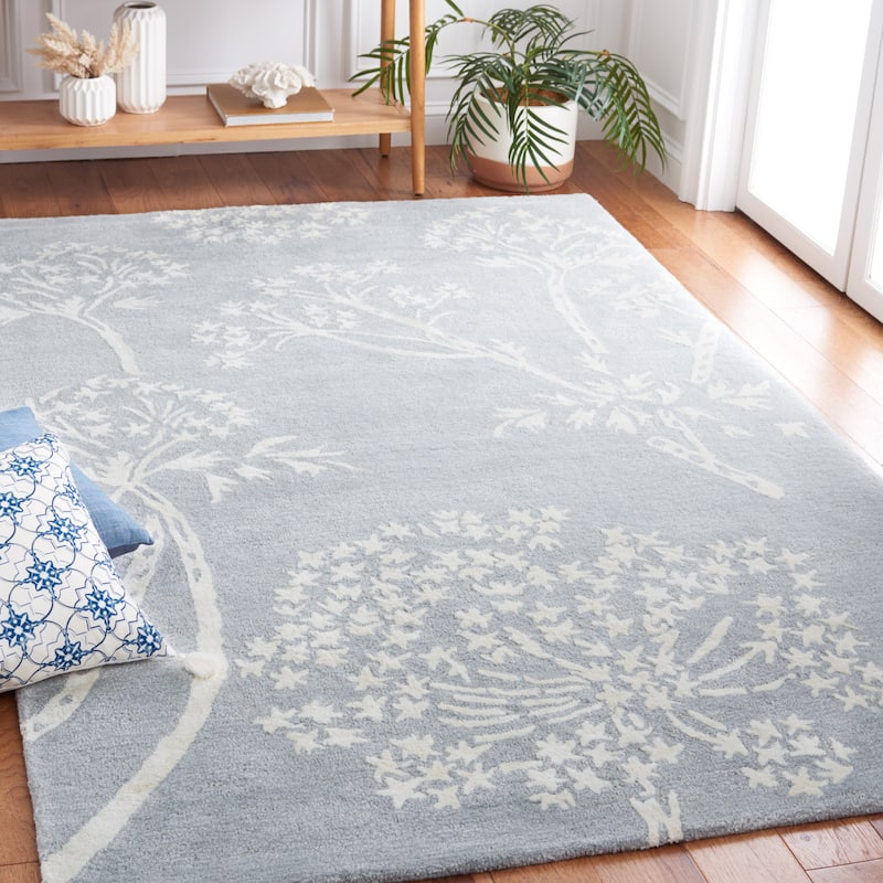 SAFAVIEH Handmade Bella Enriketa Modern Floral Wool Rug - 4' x 6' - Light Blue/Ivory