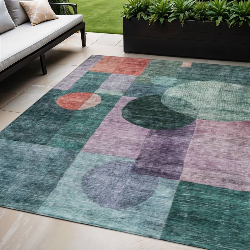 HomeRoots Geometric Transitional Rectangle Outdoor Rug - 5' X 8'