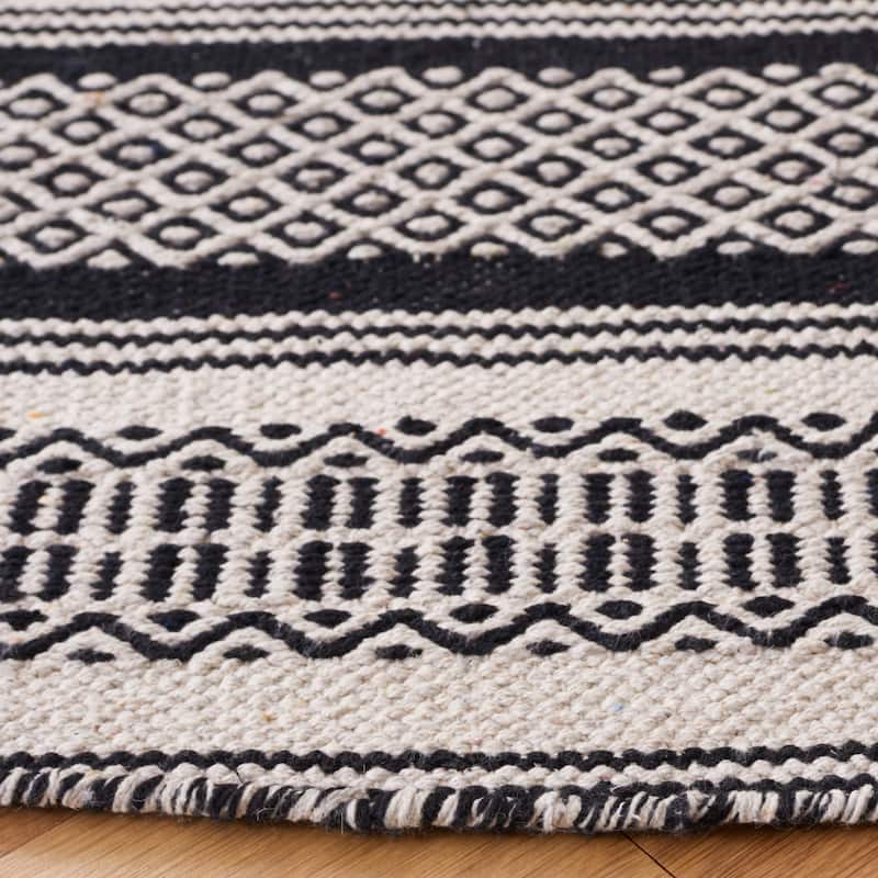 SAFAVIEH Handmade Montauk Ines Stripe Rug