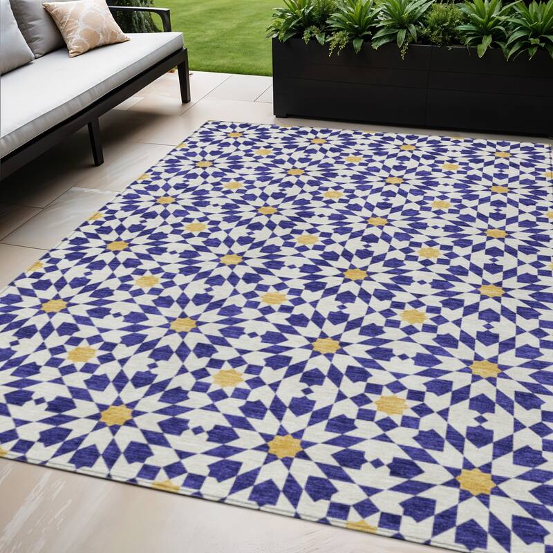 HomeRoots Floral Medallion Transitional Rectangle Outdoor Rug - 5' X 8'