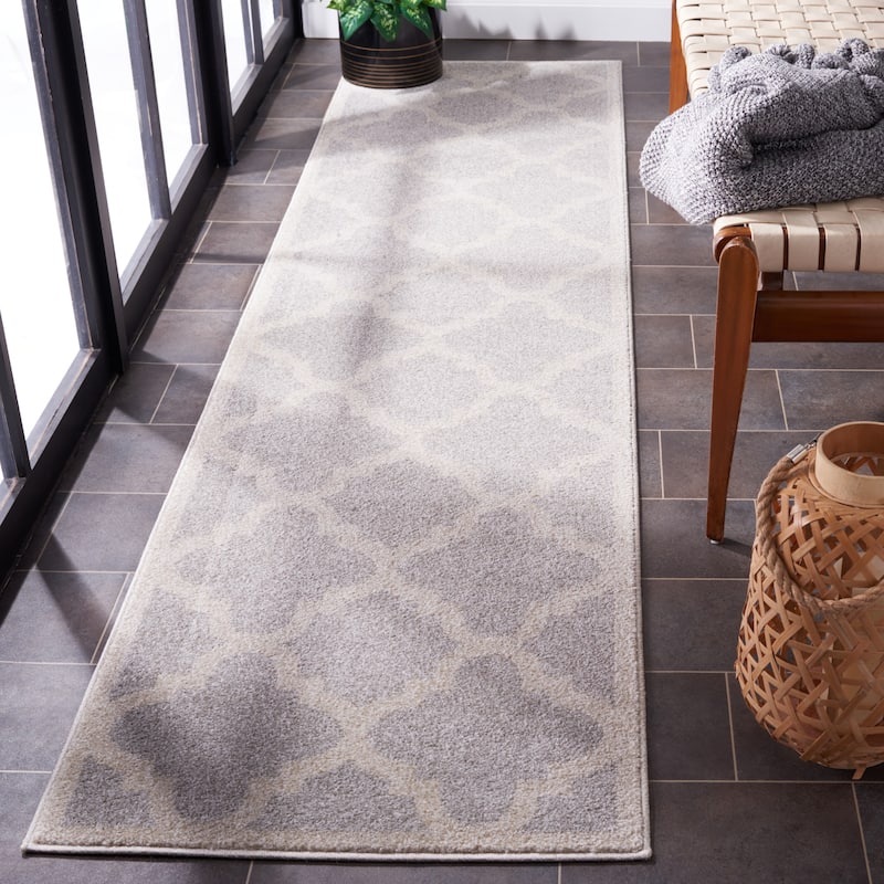 SAFAVIEH Amherst Elvana Modern Rug