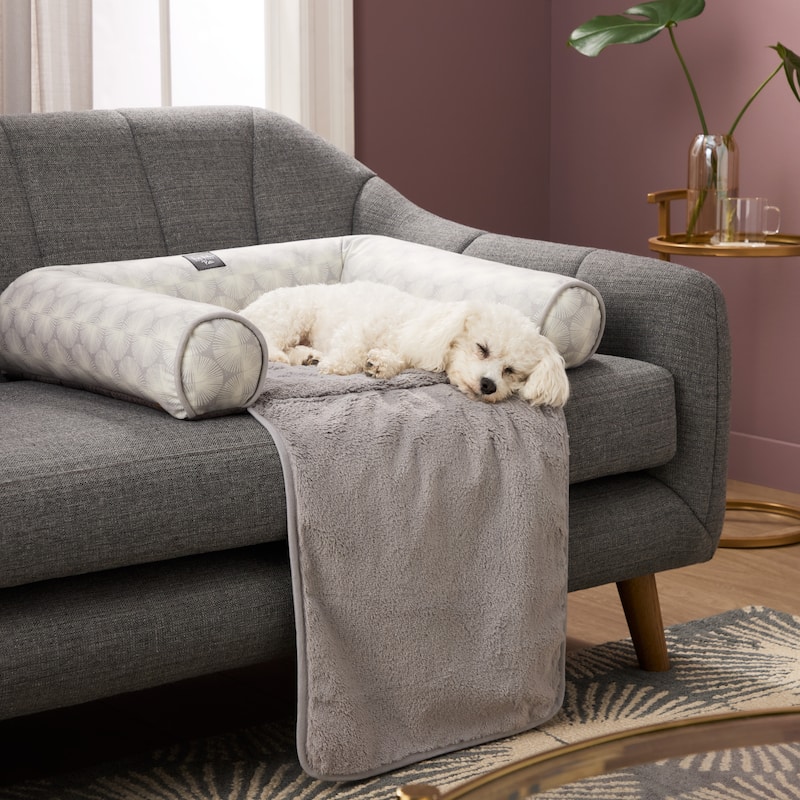 NICOLE MILLER NEW YORK PET Kendall Fluted Geo Cozy Couch Protector Pet Bed - 40.55"X23.62"X4.72"